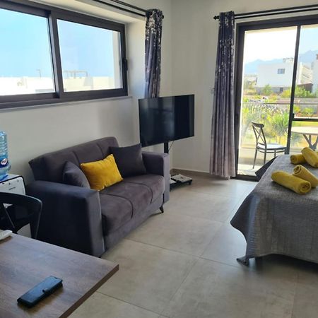 Beachfront Penthouse Studio Apartment, Eco Wellness Resort, Heated Pool キレニア エクステリア 写真