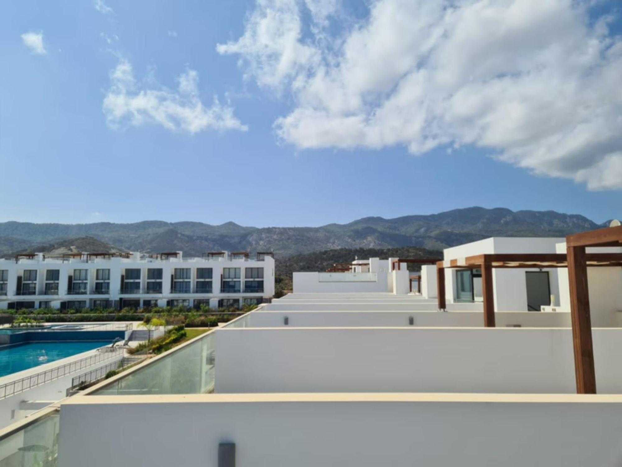 Beachfront Penthouse Studio Apartment, Eco Wellness Resort, Heated Pool キレニア エクステリア 写真