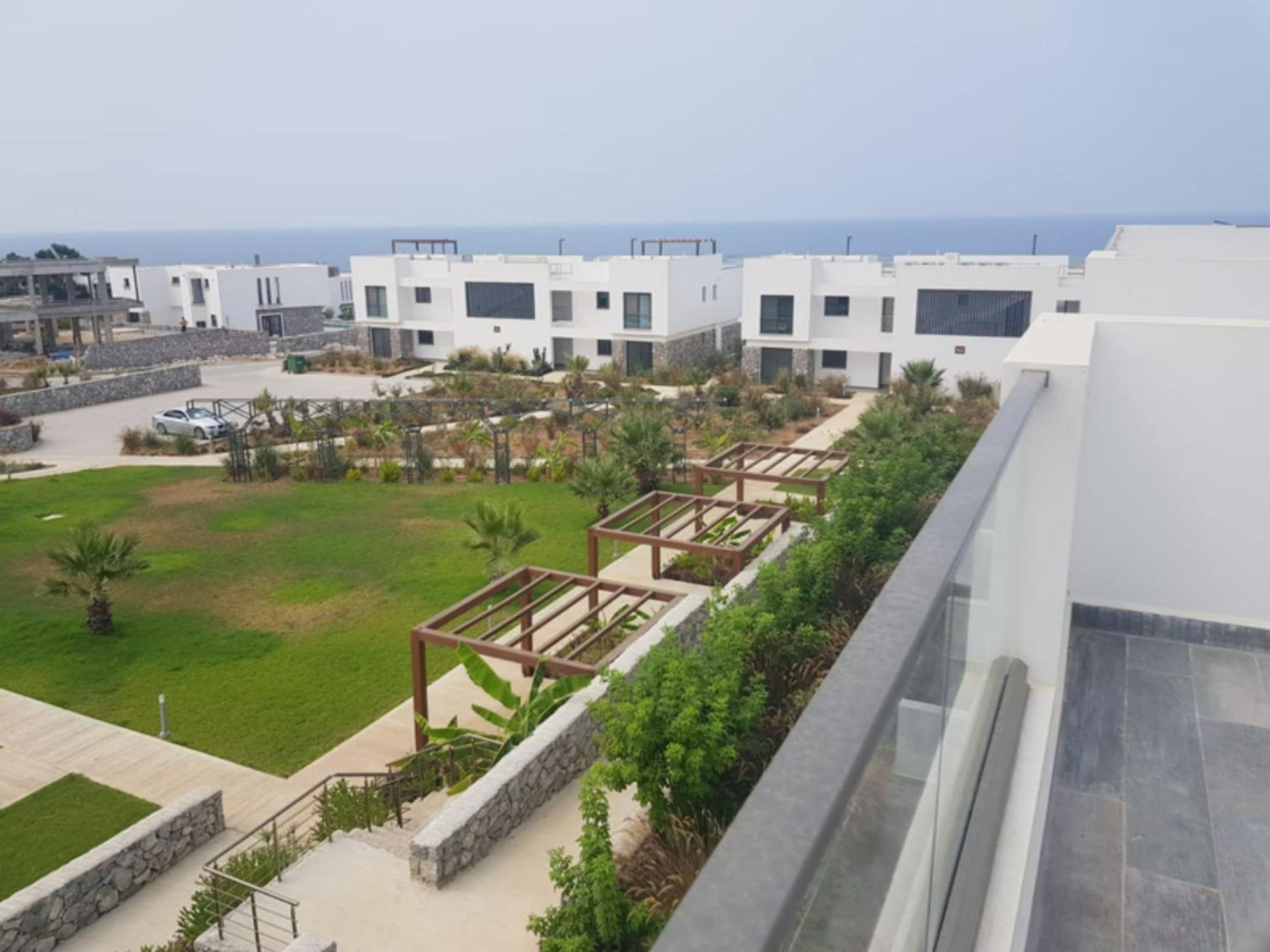 Beachfront Penthouse Studio Apartment, Eco Wellness Resort, Heated Pool キレニア エクステリア 写真