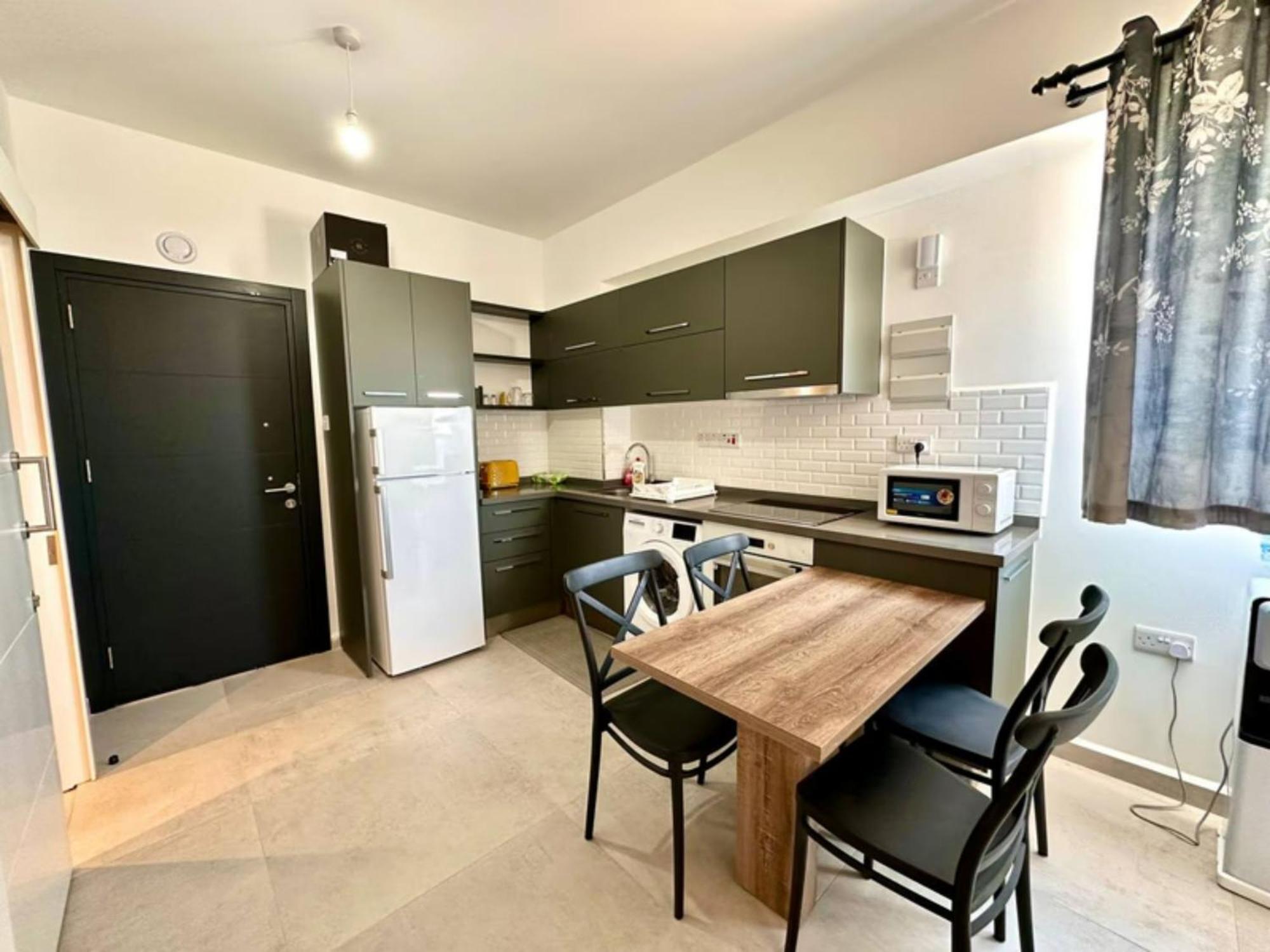 Beachfront Penthouse Studio Apartment, Eco Wellness Resort, Heated Pool キレニア エクステリア 写真