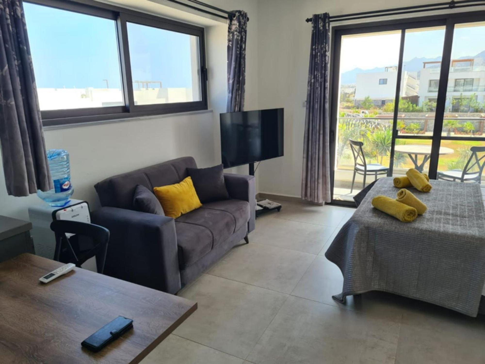 Beachfront Penthouse Studio Apartment, Eco Wellness Resort, Heated Pool キレニア エクステリア 写真